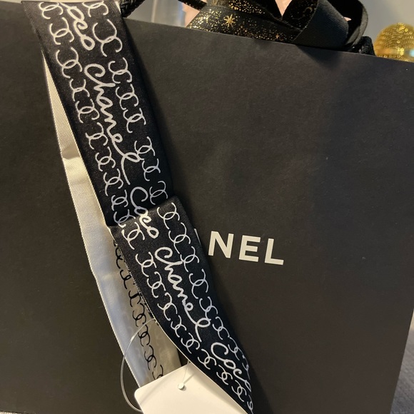 NWT!! Chanel Slim Bandeau 22C - Picture 4 of 4